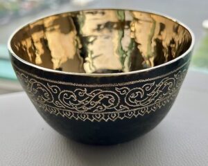 Finished Khan Long Hin hammered bronze bowl, featured on optional stops of the Bangkok City Highlights Tour
